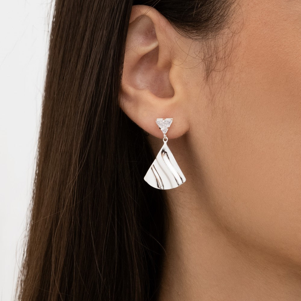 Brinco com Triângulo Orgânico e Zircônia